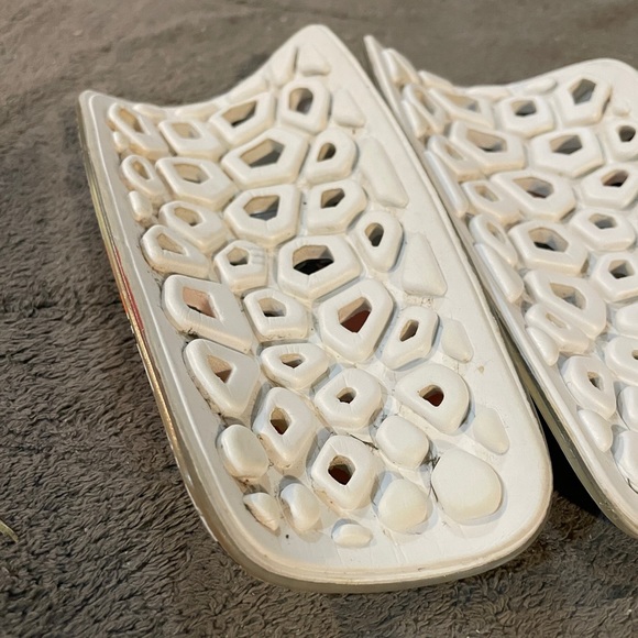 Nike Mercurial Lite CR7 Soccer Shinguards - Picture 7 of 8